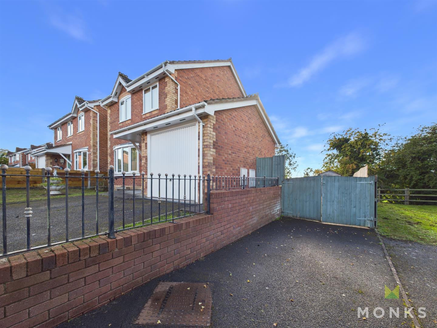 2 Juniper Close, Oswestry, SY11 3QL For Sale